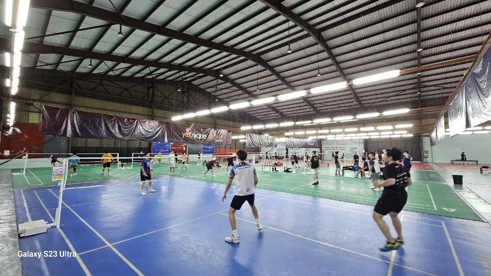 Younique Sports Centre Sungai Besi (Badminton Courts●Badminton Academy●Sports Cafe●Fitness Centre●Sports Shop●Hostel)